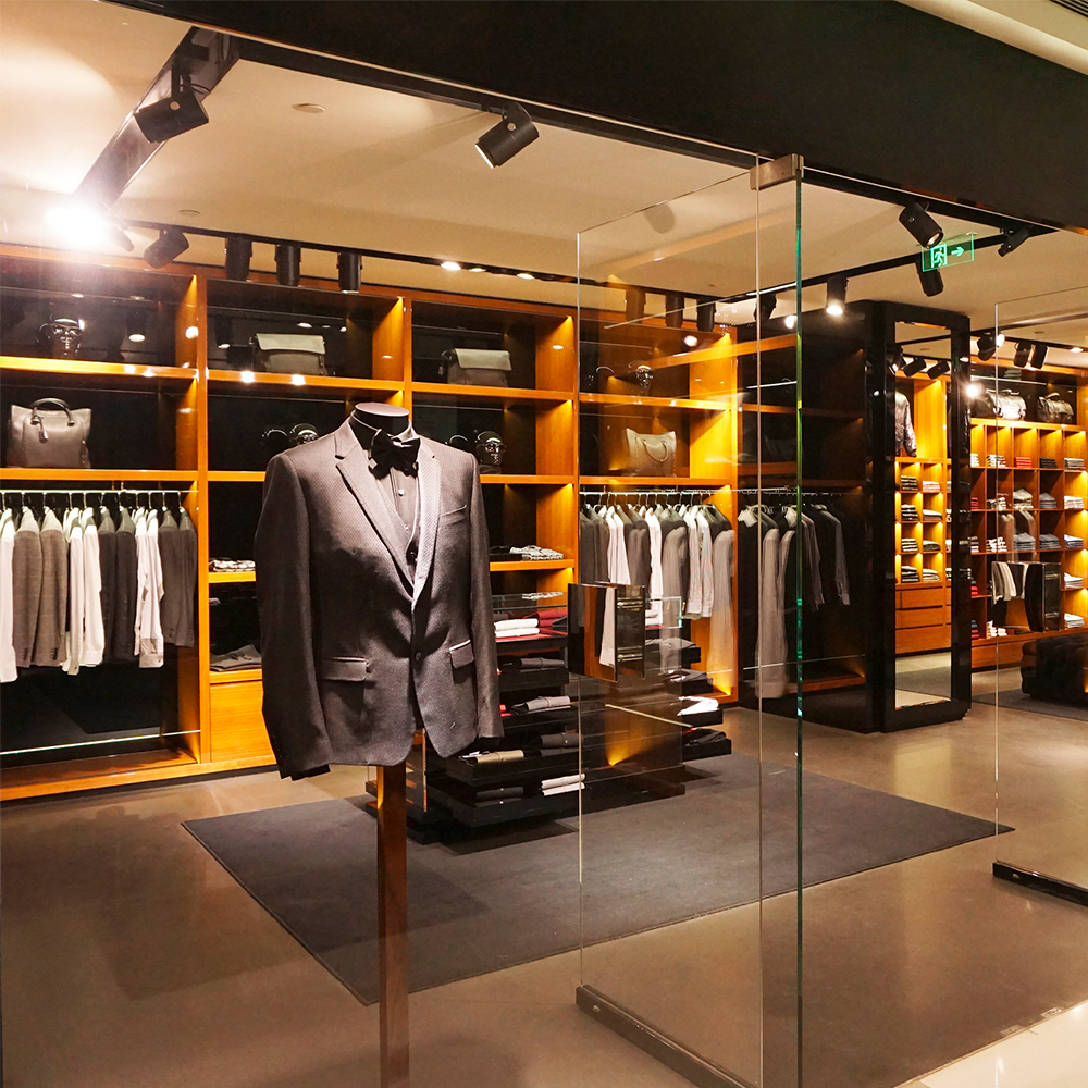 Instalación comercial 7 - Local comercial en Ecuador equipado con mobiliario modular de Racks del Pacífico.